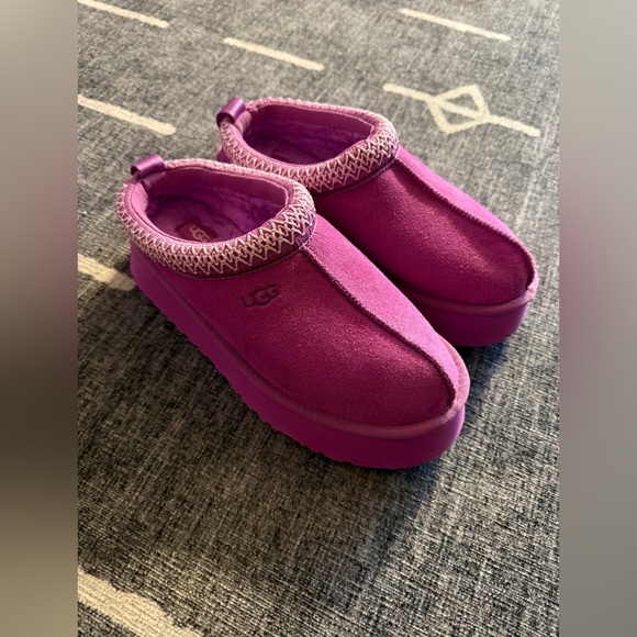 UGG Shoes - Ugg platform tazz